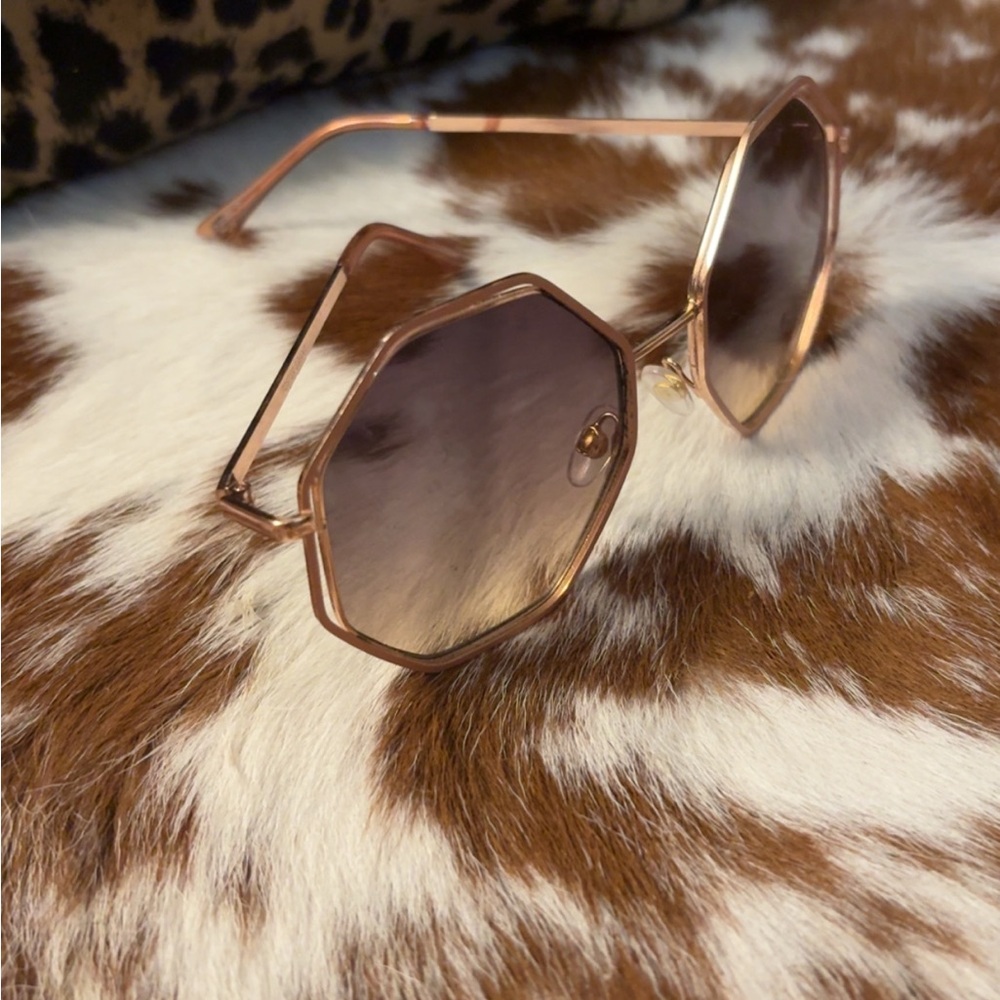 Foster Grant Octagon Sunglasses – Rose Gold Frame, Gradient Lenses